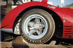 24 heures du Mans 1967 - Ferrari 412P #25 - Pilotes : Richard Attwood / Piers Courage - Abandon