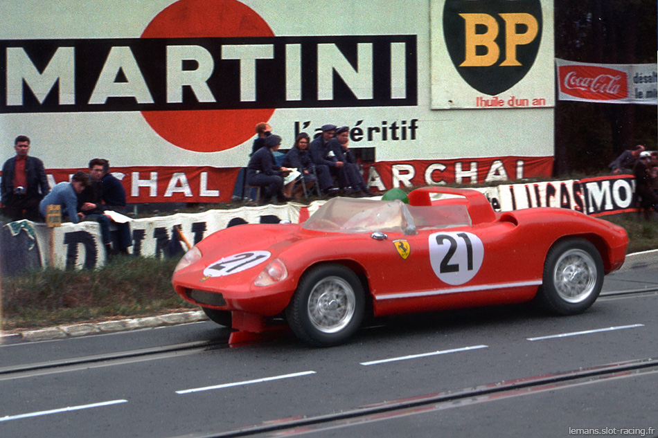 24 heures du Mans 1963 - Ferrari 250P #21 - Pilotes : Ludovico Scarfiotti / Lorenzo Bandini - 1er