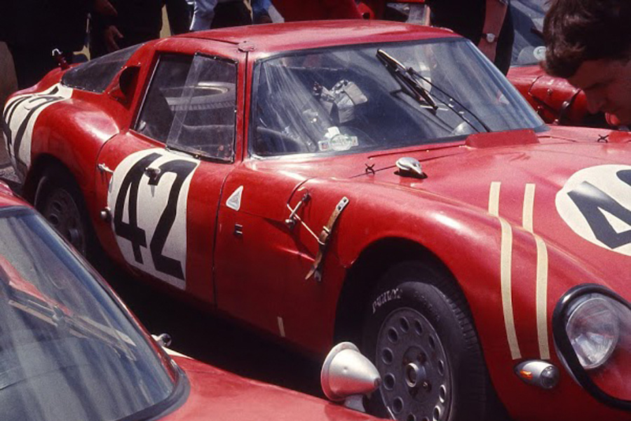 24 heures du Mans 1965 - Alfa Roméo TZ2 #42 - Pilotes : "Geki" Giacomo Russo / Carlo Zuccoli - Abandon