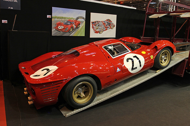 La Ferrari 330 P4 0858 exposée au Salon Rétromobile à Paris en 2020