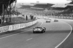 24 heures du Mans 1964 - Ferrari 330P #15 - Pilotes : Pedro Rodriguez / Skip Hudson - Abandon