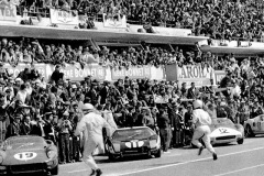24 heures du Mans 1964 - Ford GT40 #11 - Pilotes : Richie Ginther / Masten Gregory - Abandon
