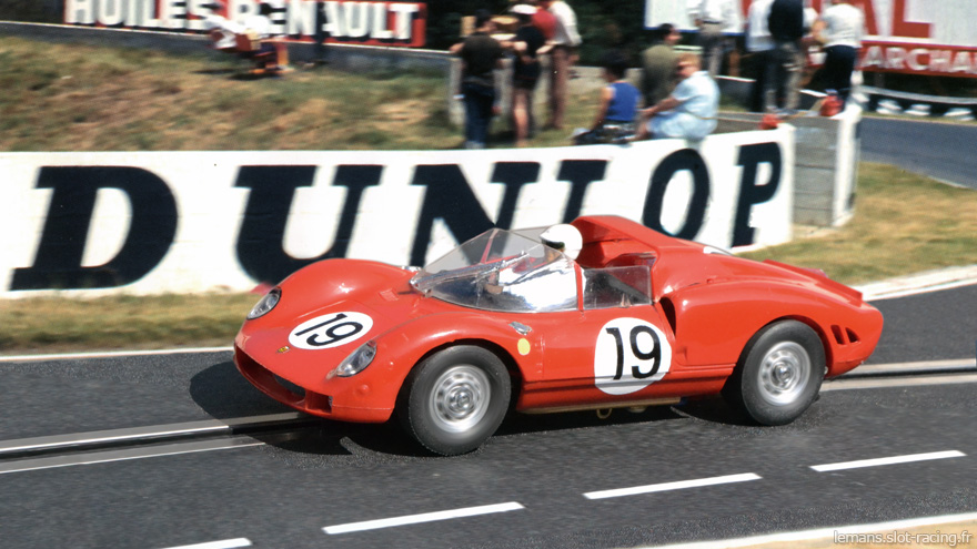 La Ferrari 330 P2 Strombecker n°19 des 24 heures du Mans 1965 Ferrari-330p2-19