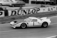 24 heures du Mans 1965 - Ford MkII #1 - Pilotes : Ken Miles / Bruce McLaren - Abandon24 heures du Mans 1965 - Ford MkII #1 - Pilotes : Ken Miles / Bruce McLaren - Abandon
