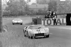 24 heures du Mans 1967 - Ford MkIIB #57 - Pilotes : Ronnie Bucknum / Paul Hawkins - Abandon