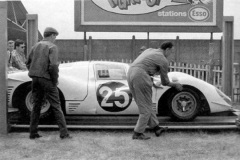 24 heures du Mans 1967 - Ferrari 412P #25 - Pilotes : Pedro Rodriguez / Giancarlo Baghetti - Abandon