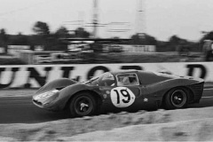 24 heures du Mans 1967 - Ferrari 330 P4 #19 - Pilotes : Günther Klass / Peter Sutcliffe - Abandon