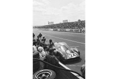24 heures du Mans 1967 - Ferrari 330 P4 #24 - Pilotes : Willy Mairesse, Jean 'Beurlys' Blaton - 3ème