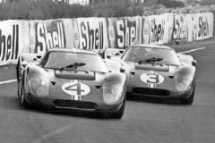 24 heures du Mans 1967 - Ford MkIV #4 - Pilotes : Denis Hulme / Lloyd Ruby - Abandon