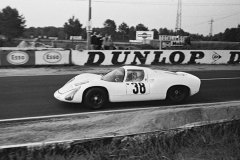 24 heures du Mans 1967 - Porsche 910 #38 - Pilotes : Rolf Stommelen / Johen Neerpasch - 6ème