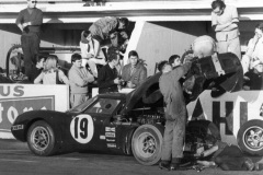 24 heures du Mans 1968 - Ferrari 250LM #19 - Pilotes : Paul Vestey / Roy Pike - Abandon