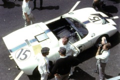 24 heures du Mans 1965 - Ford GT40 #15 - Pilotes : Guy Ligier/ Maurice Trintignant - Abandon