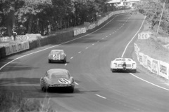 24 heures du Mans 1965 - Ford GT40 #15 - Pilotes : Guy Ligier/ Maurice Trintignant - Abandon